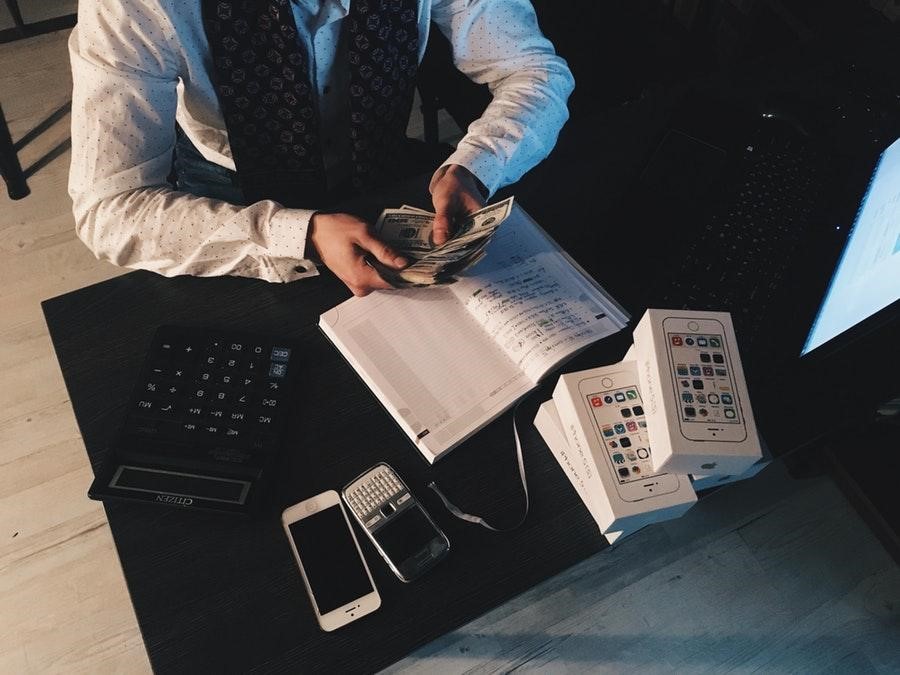 How to Pick the Right Production for Your E-commerce Shop