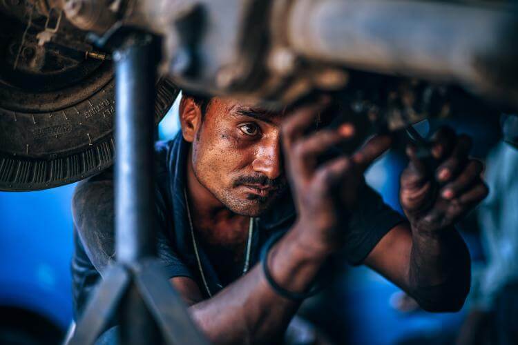 Vehicle repairing shop
